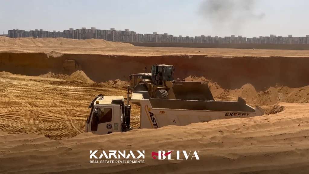 لقطة قريبة لأعمال الإنشاء في كمبوند بيلفا
